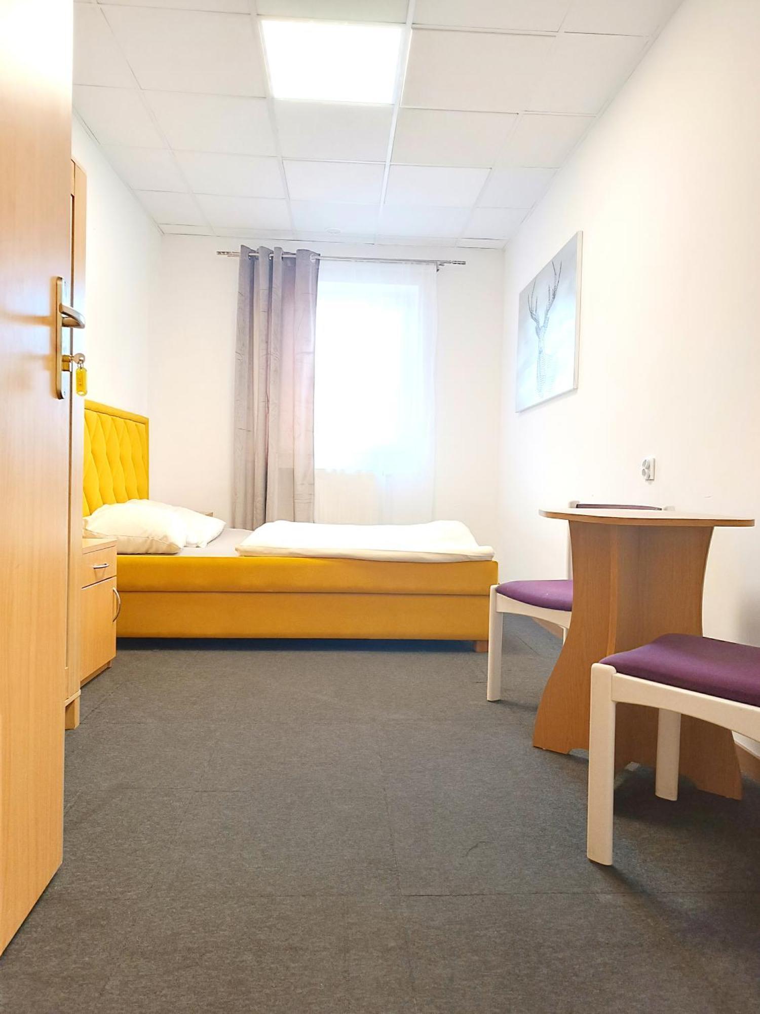 Hostel Krosnienska 12 Zielona Góra Dış mekan fotoğraf