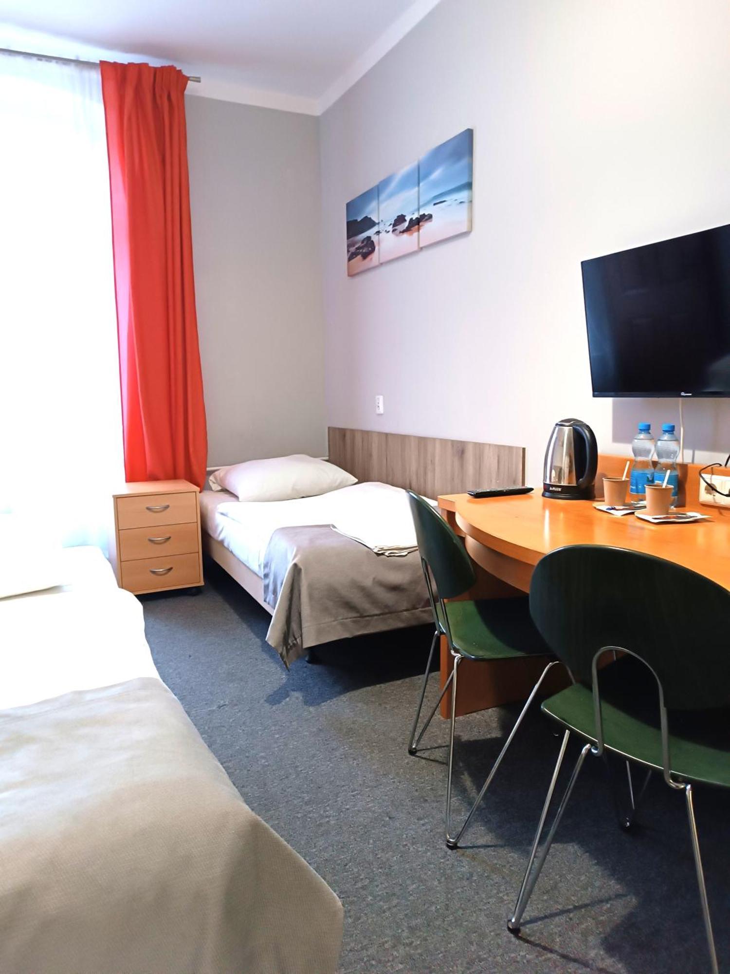 Hostel Krosnienska 12 Zielona Góra Dış mekan fotoğraf