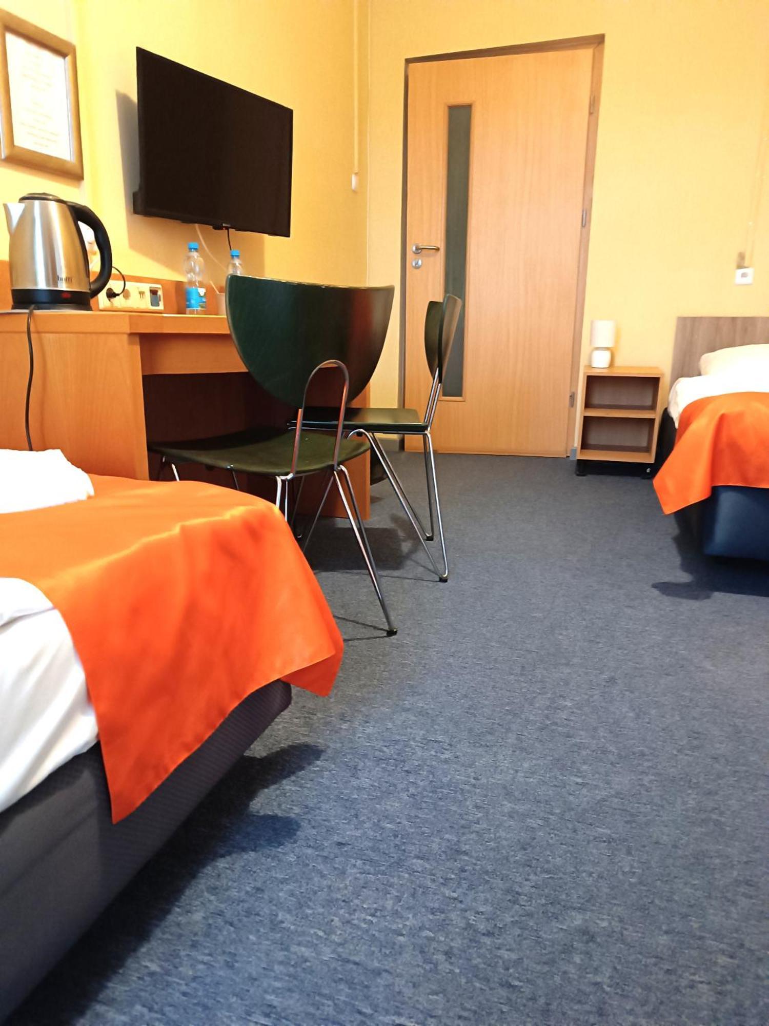 Hostel Krosnienska 12 Zielona Góra Dış mekan fotoğraf