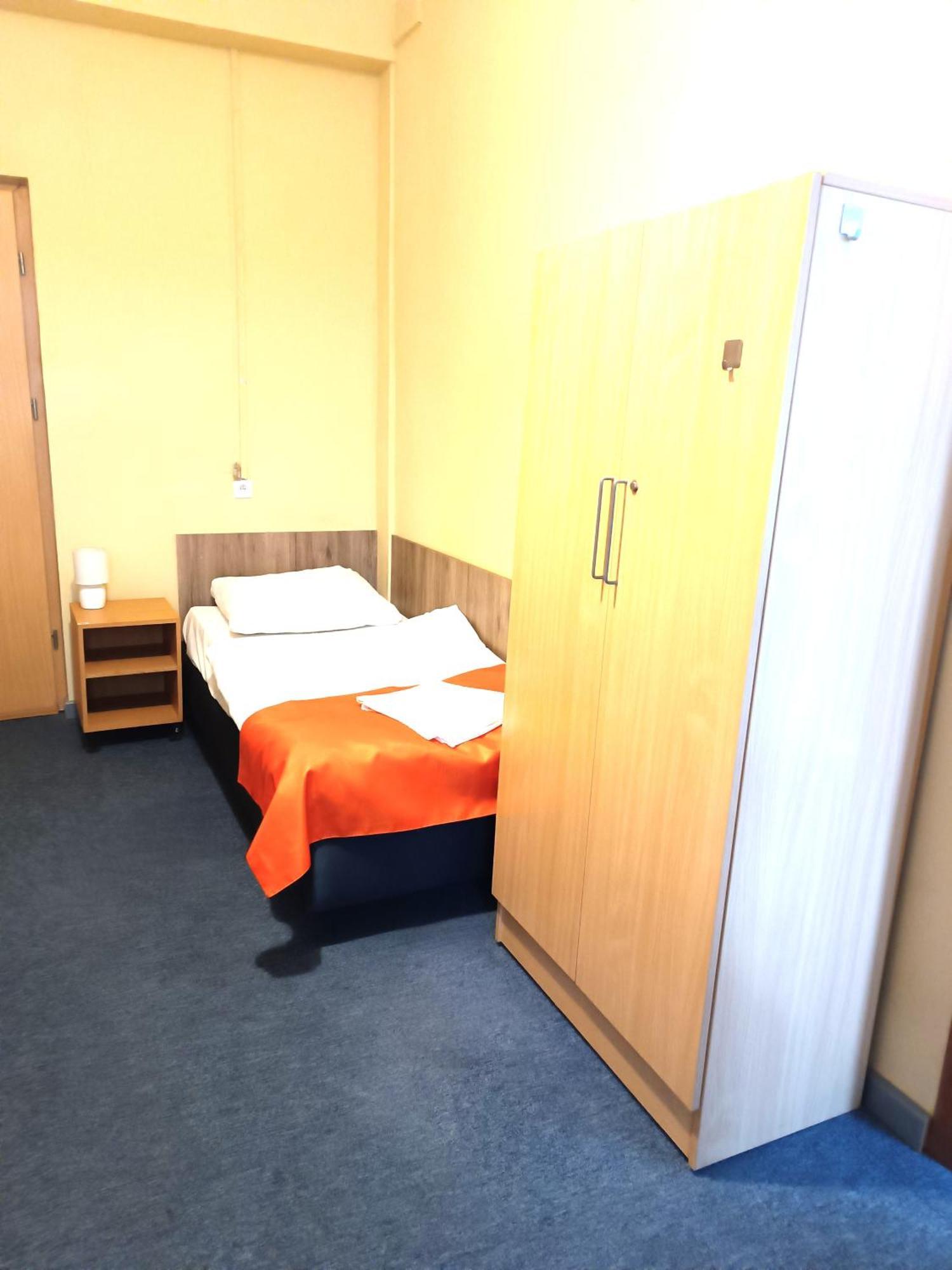 Hostel Krosnienska 12 Zielona Góra Dış mekan fotoğraf