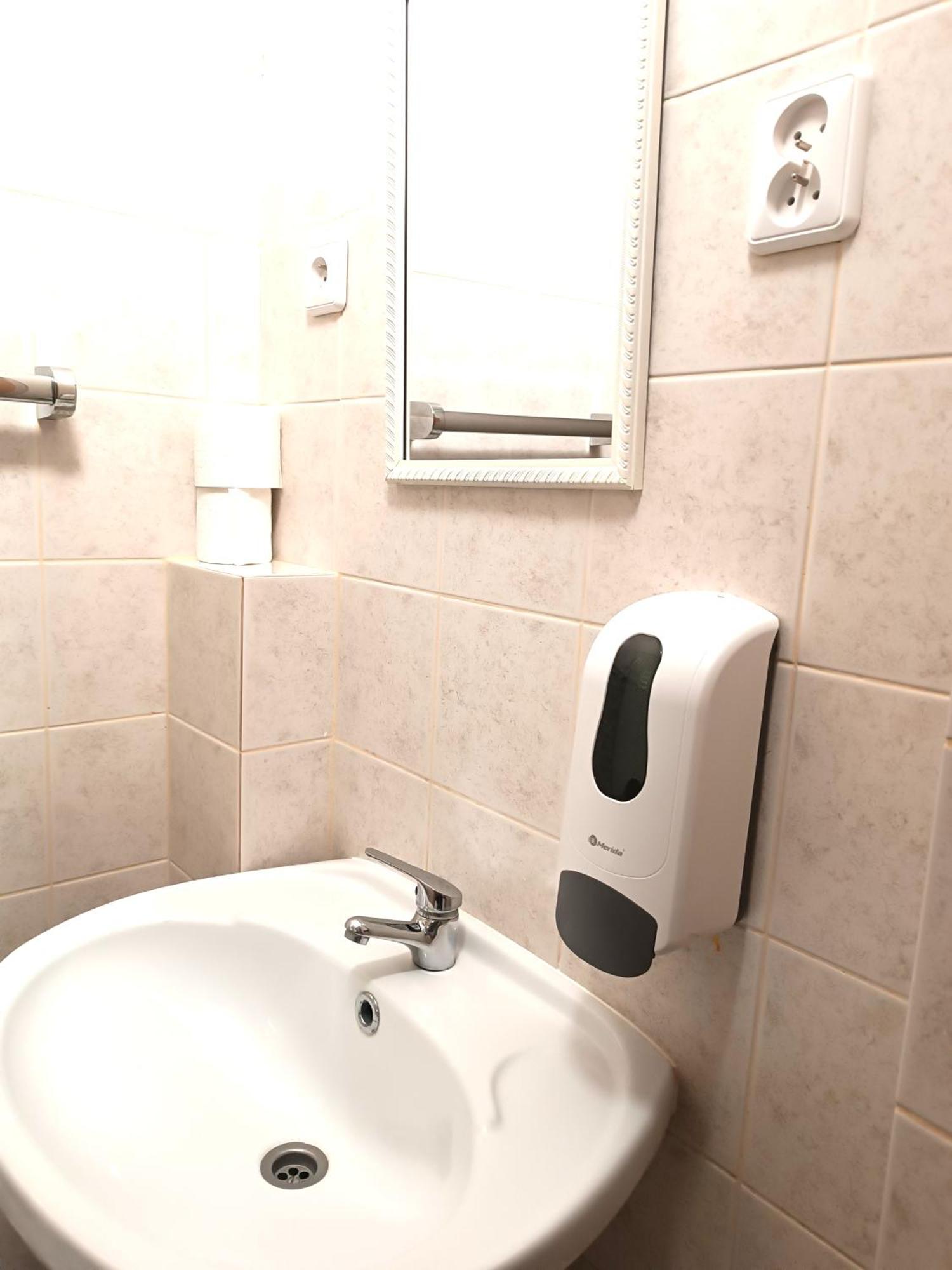 Hostel Krosnienska 12 Zielona Góra Dış mekan fotoğraf