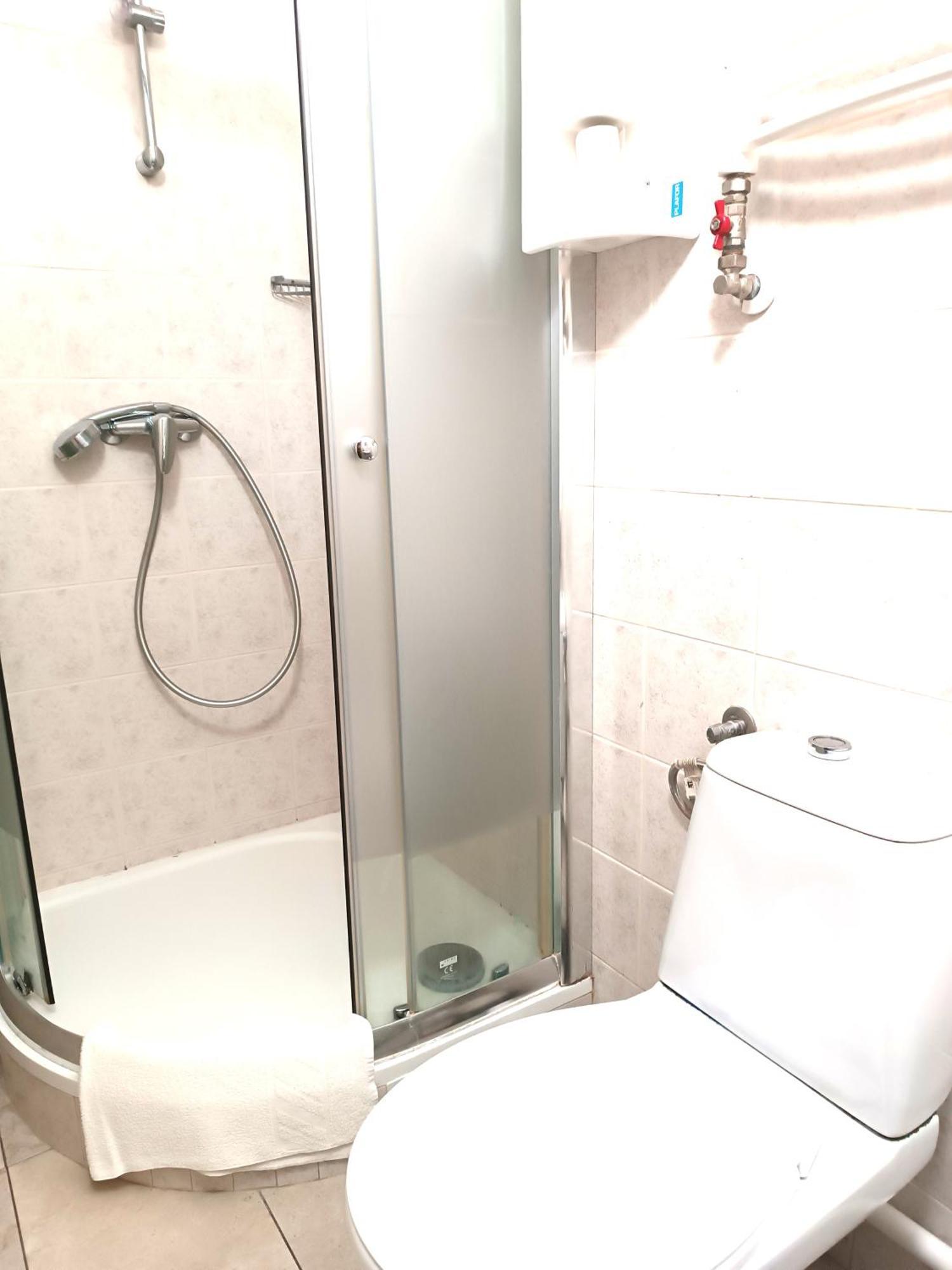 Hostel Krosnienska 12 Zielona Góra Dış mekan fotoğraf