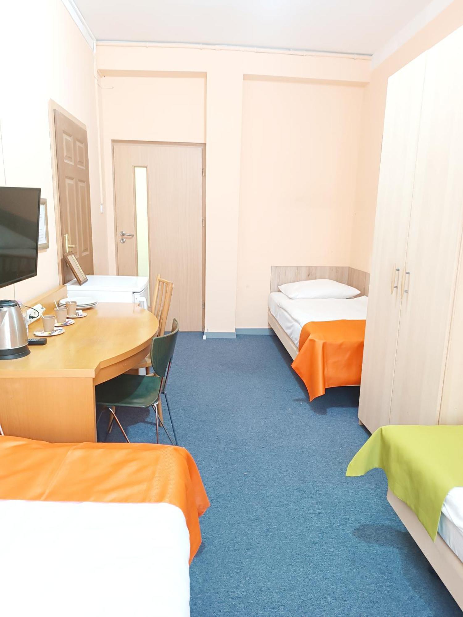Hostel Krosnienska 12 Zielona Góra Dış mekan fotoğraf