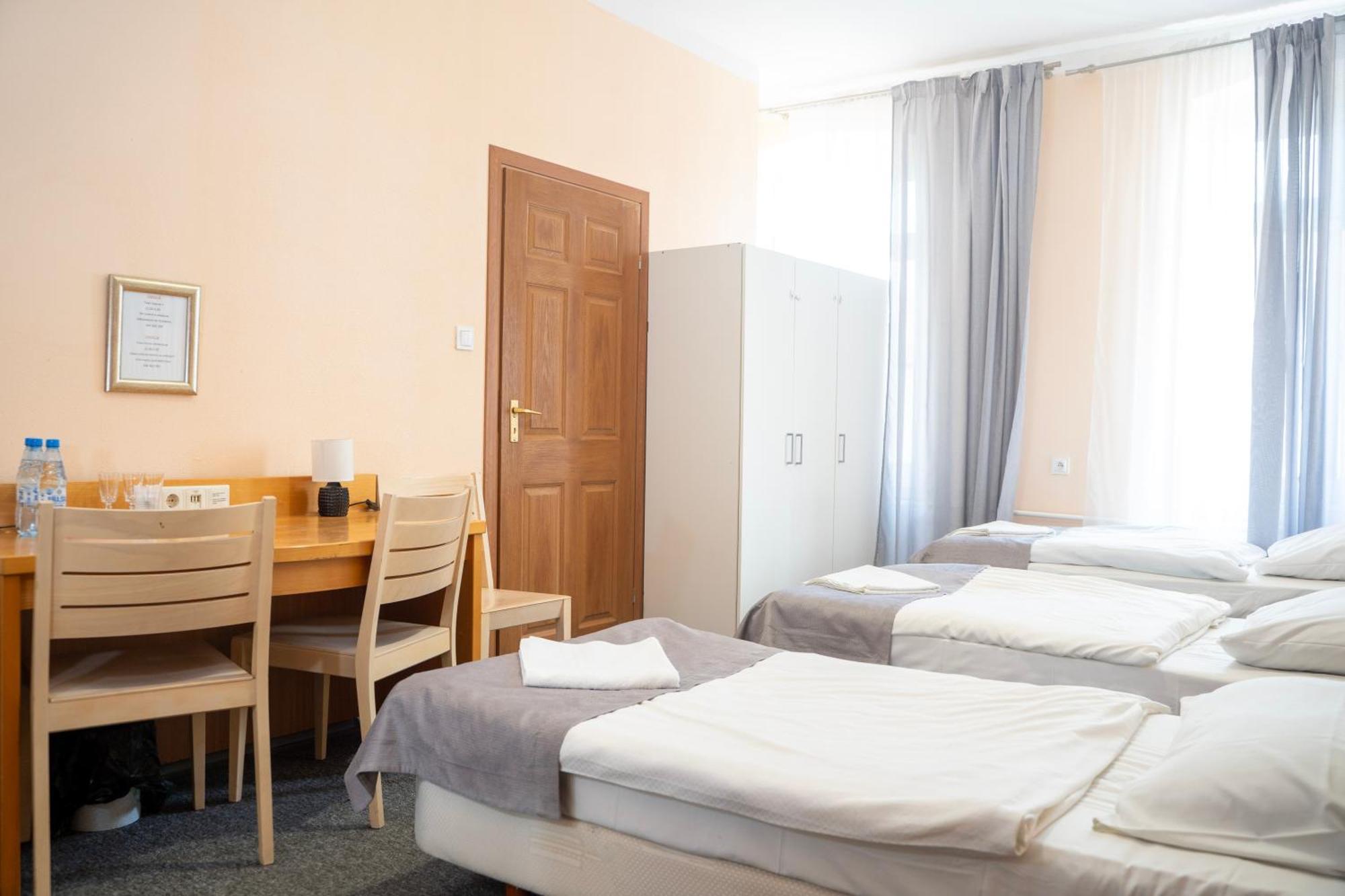 Hostel Krosnienska 12 Zielona Góra Dış mekan fotoğraf
