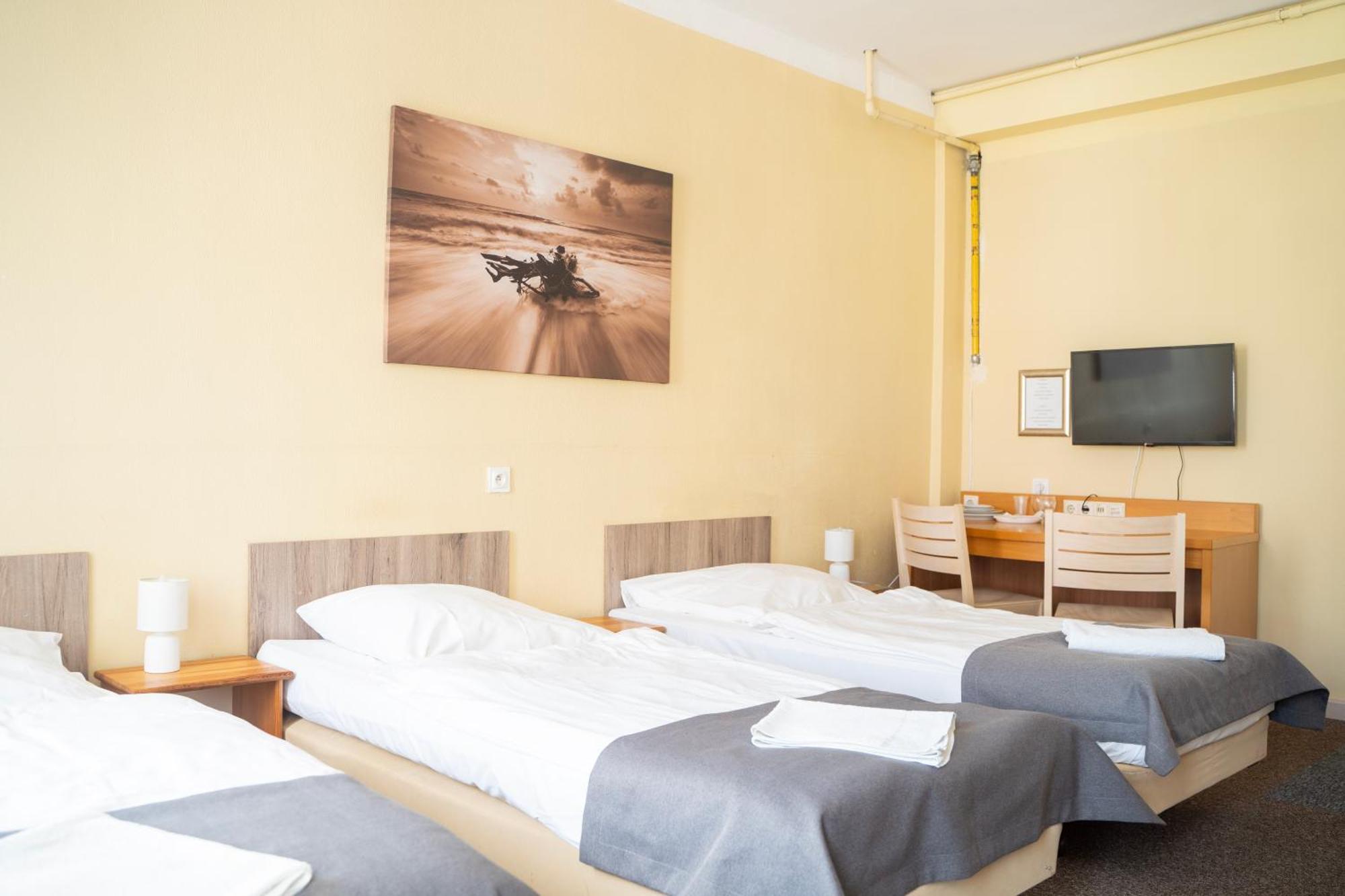 Hostel Krosnienska 12 Zielona Góra Dış mekan fotoğraf