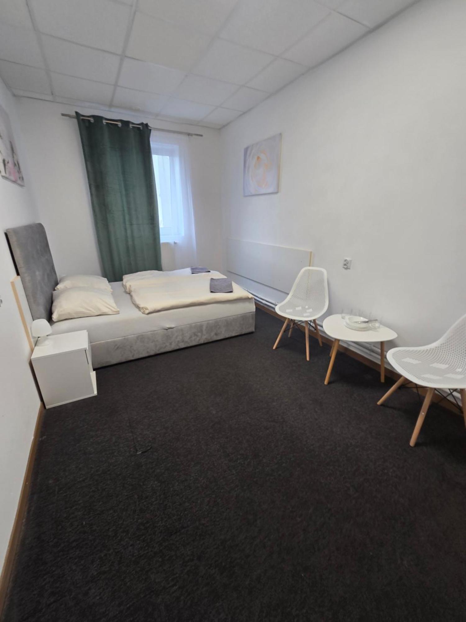 Hostel Krosnienska 12 Zielona Góra Dış mekan fotoğraf