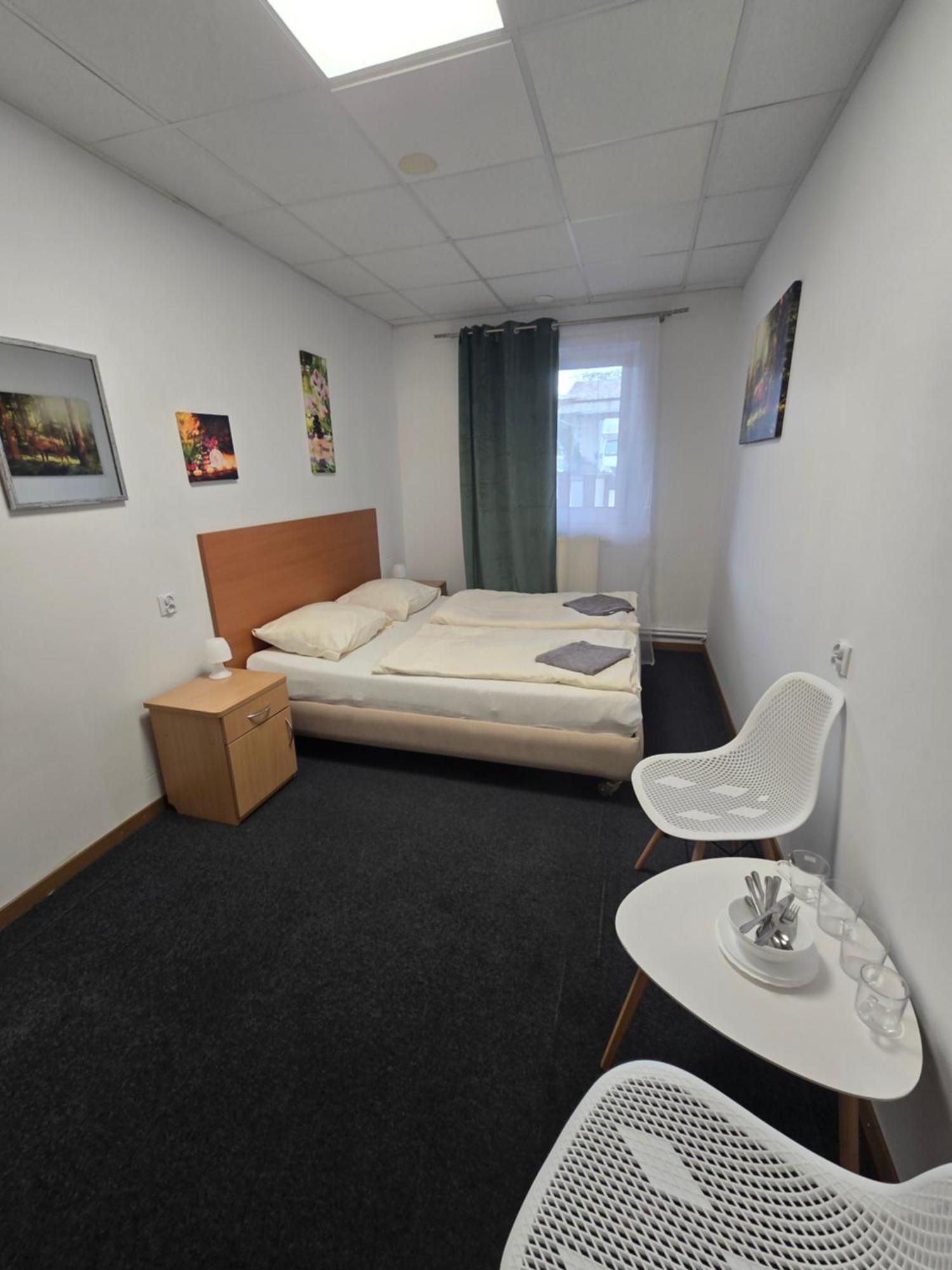 Hostel Krosnienska 12 Zielona Góra Dış mekan fotoğraf