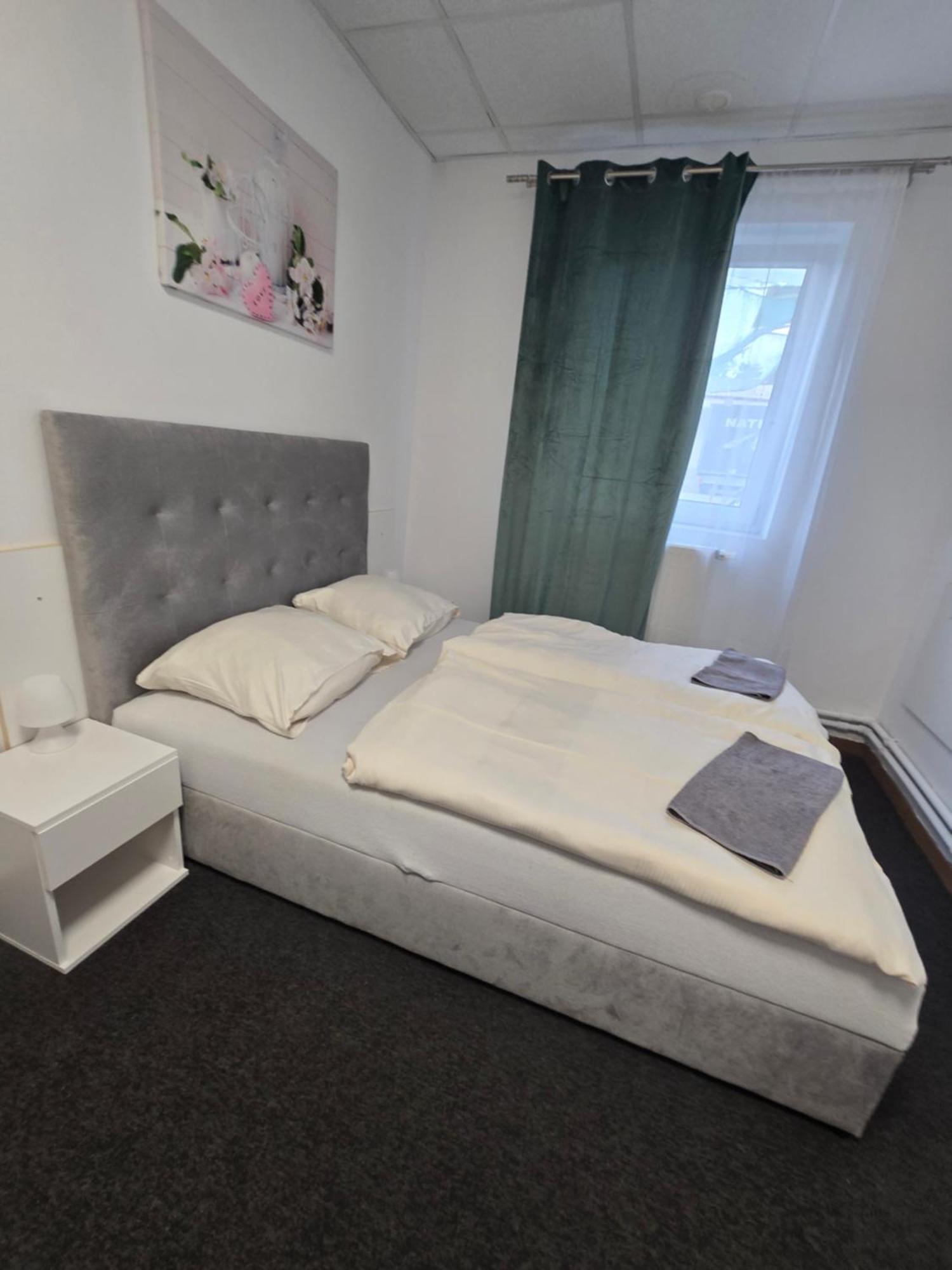 Hostel Krosnienska 12 Zielona Góra Dış mekan fotoğraf