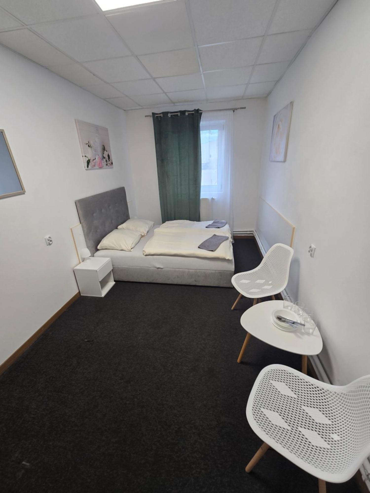 Hostel Krosnienska 12 Zielona Góra Dış mekan fotoğraf